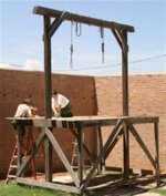 200px-Tombstone_courthouse_gallows (Large).jpg